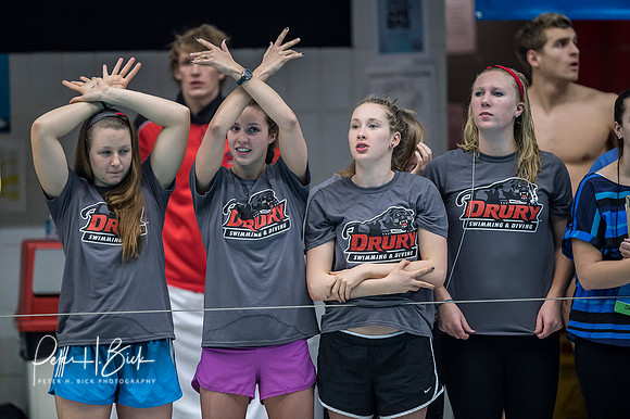 drury-team-cheering- ncaa-dii-2015-1973