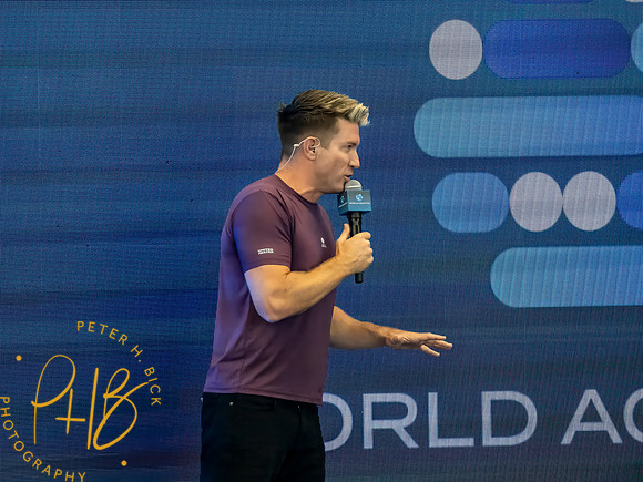 announcer- World Cup 10-25 0136-Edit