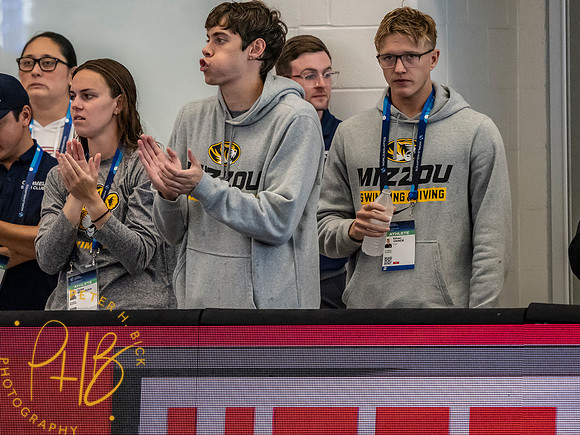 swimmers-cheering- World Cup 10-25 3070-Edit