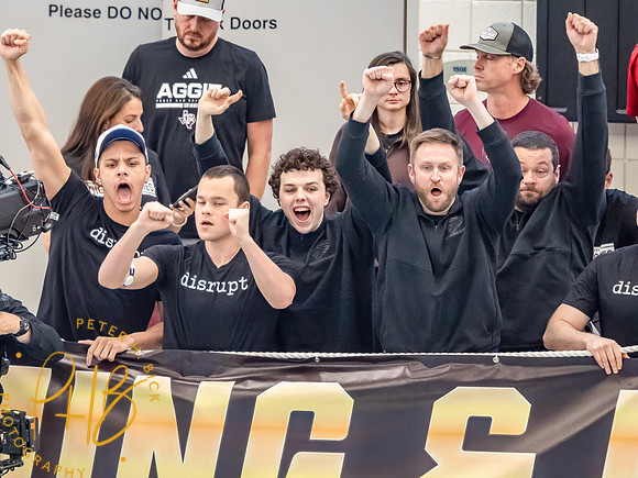 team-cheering- 2026 Men's NCAA S&D Chps. 0539-Edit