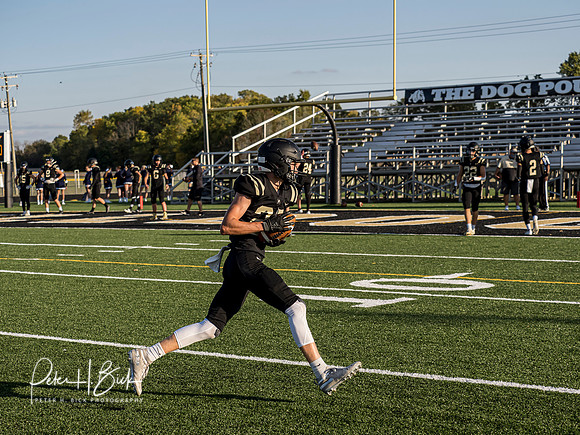 Lapel Football 2020 1050 _