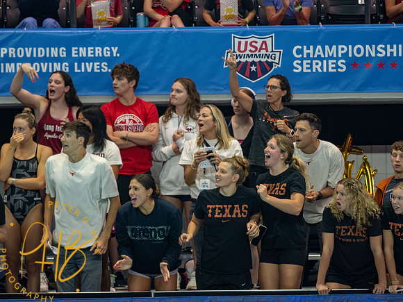 team-cheering-venue- 2023 US Nats 4092-Enhanced-NR