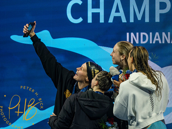 olivia-smoliga-selfie- 2023 US Nats 5071-Enhanced-NR