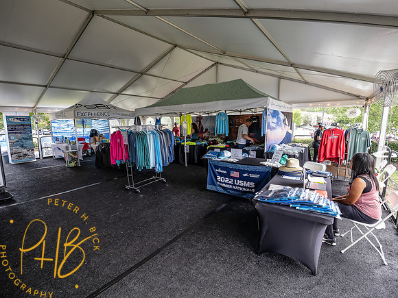venue-merchandise- 2022 USMS Summe Nats 2676-Edit
