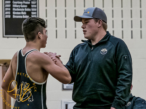 Lapel Wrestling 2021-22 0120-Edit