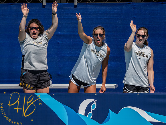 purdue-swimmers-cheering- 2024 Summer Nationals 0598-Edit