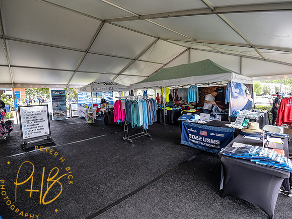 venue-merchandise- 2022 USMS Summe Nats 2673-Edit