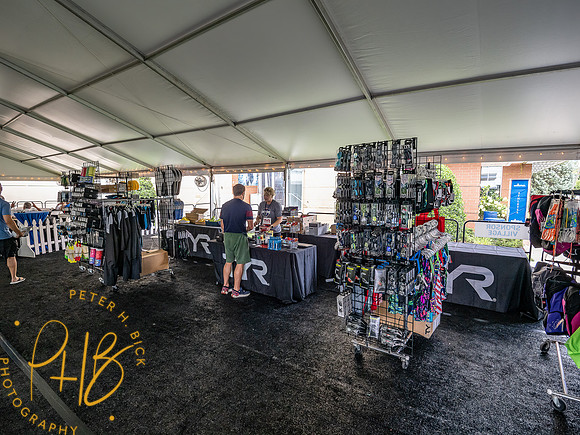 venue-merchandise- 2022 USMS Summe Nats 2682-Edit