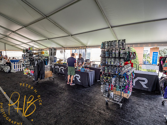 venue-merchandise- 2022 USMS Summe Nats 2684-Edit