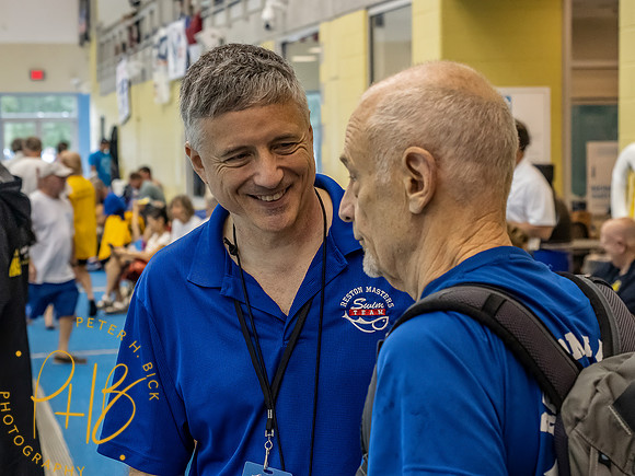 venue-coach discussion- 2022 USMS Summe Nats 3180-Edit